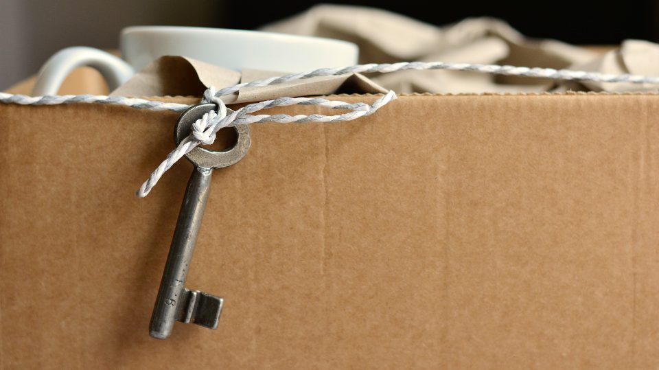 Wer günstig umziehen möchte nutzt gebrauchte Pappkartons als Umzugskartons