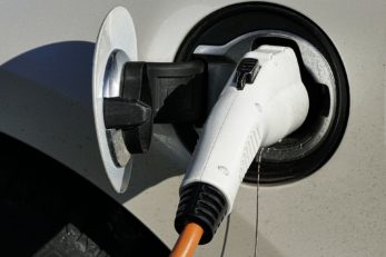 Auch Autos die mit Elektromobilität fahren müssen getankt werden.