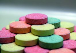 In der Apotheke gibt es diverse Tabletten und Medikamente gegen Sodbrennen