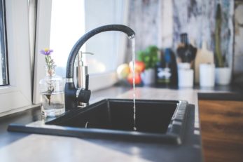 Wasser sparen indem man fließendes Wasser vermeidet