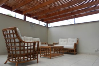 Eine Terrassenüberdachung aus Holz